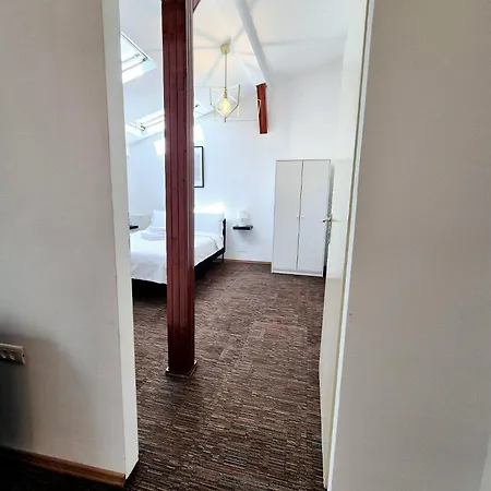 Boutique Old 4 *