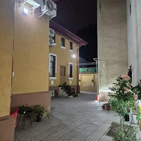 Boutique Old 4 * Boekarest