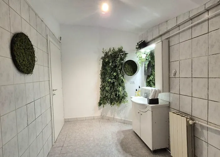 Boutique Old 4 * Bucharest