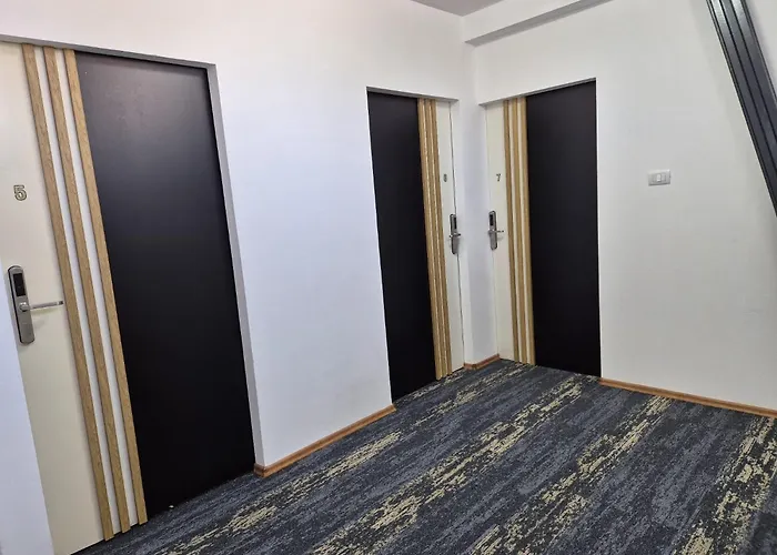 Boutique Old 4 * Boekarest