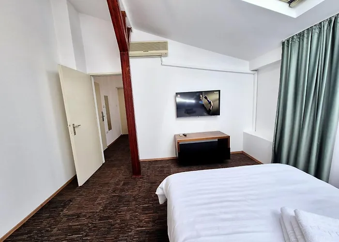 Boutique Old 4 *