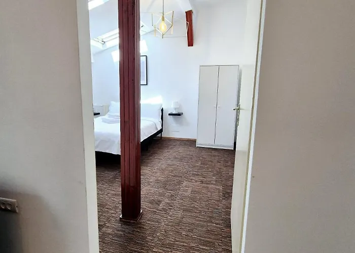 Boutique Old 4 *