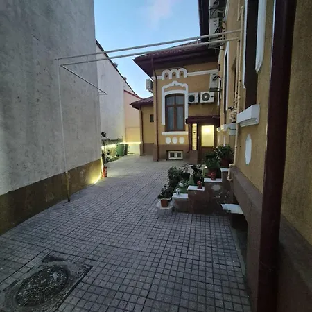 Boutique Old 4 *