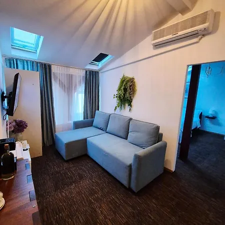 Boutique Old 4 *