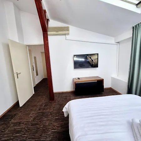 Boutique Old 4 *